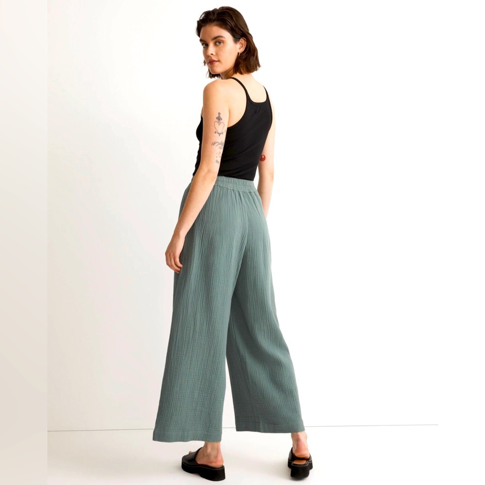 Untailored Wide-Leg Crop Pant in Lightspun